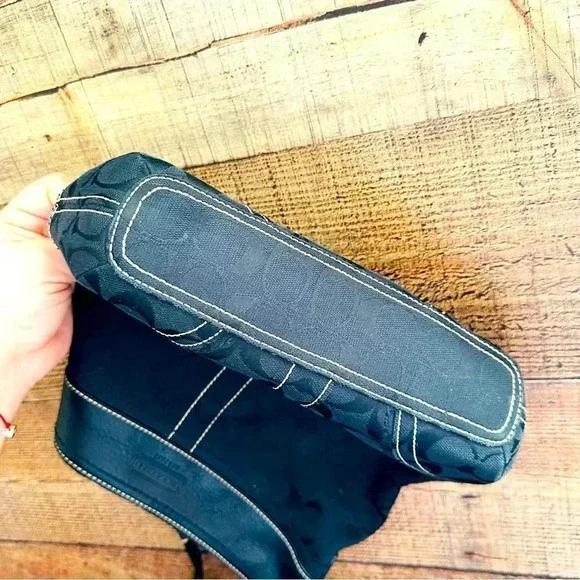 Vintage COACH Soho Slim Duffle Signature C Logo Jacquard Canvas Fabric & Leather - Picture 7 of 12